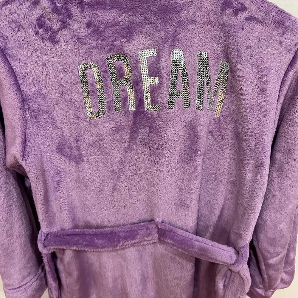 Girls’ Plush Robe! - Picture 6 of 7